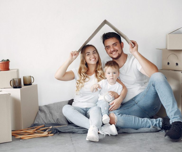 Image of family illustrates blog: "Umbrella Insurance: everything you need to know"