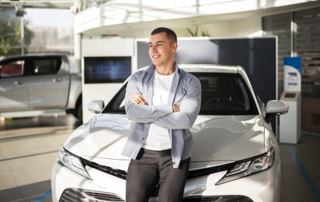 man-car-2-fp Man leaning against car illustrates blog "Auto Insurance: Is California a No-Fault State?"